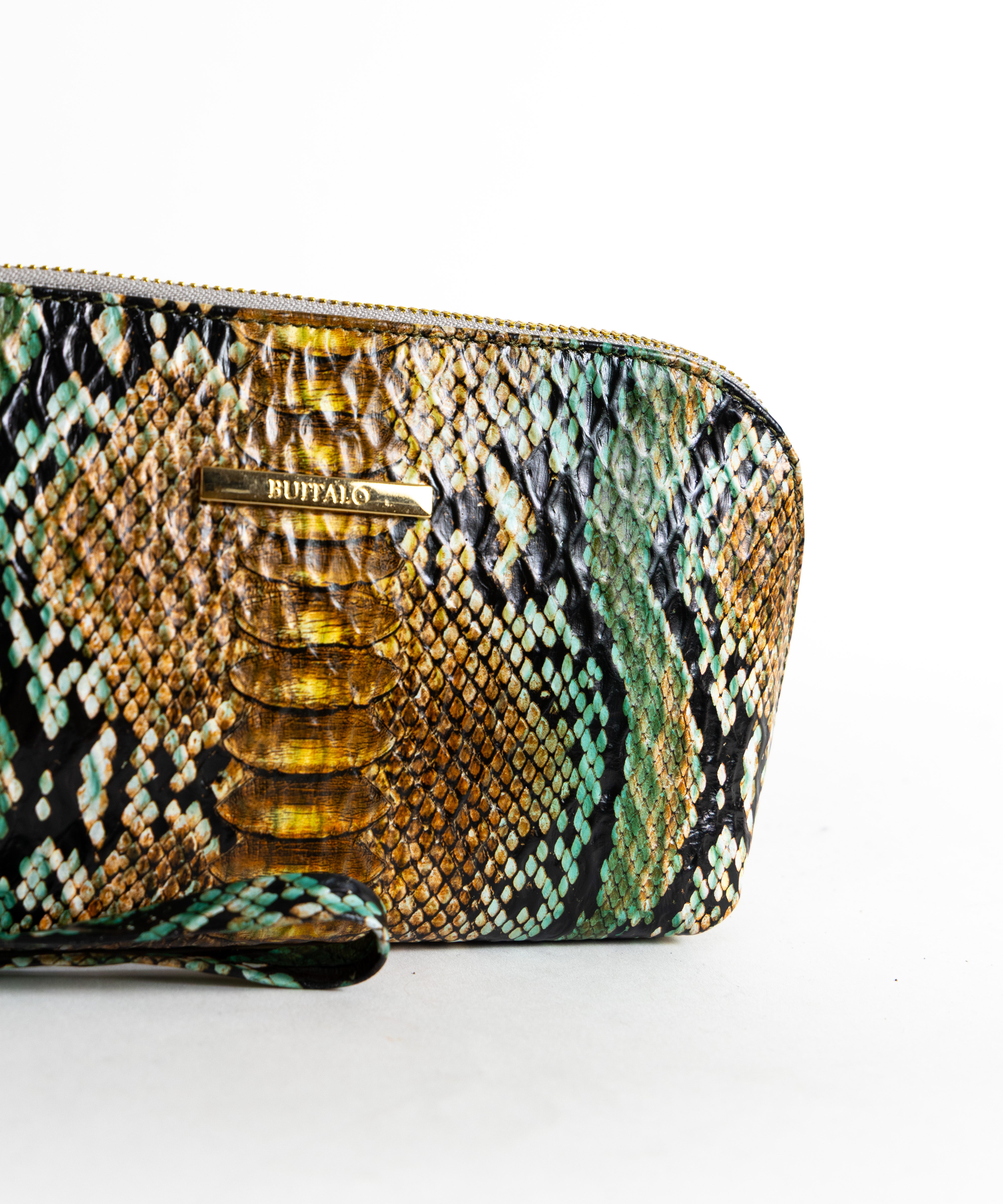 Zmija Šara Neseser Tena