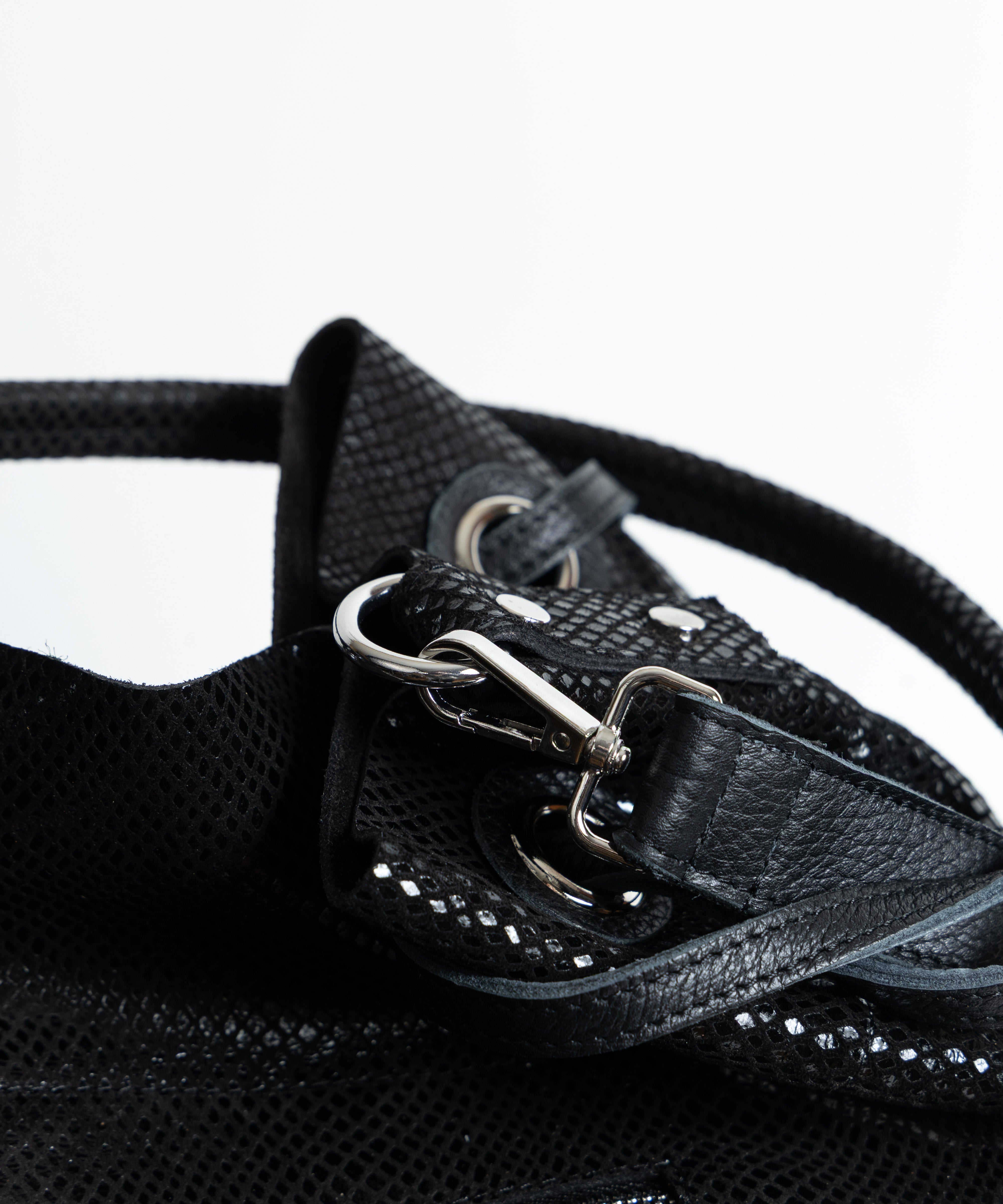 CRNA TAŠNA SINTRA 2 / 146