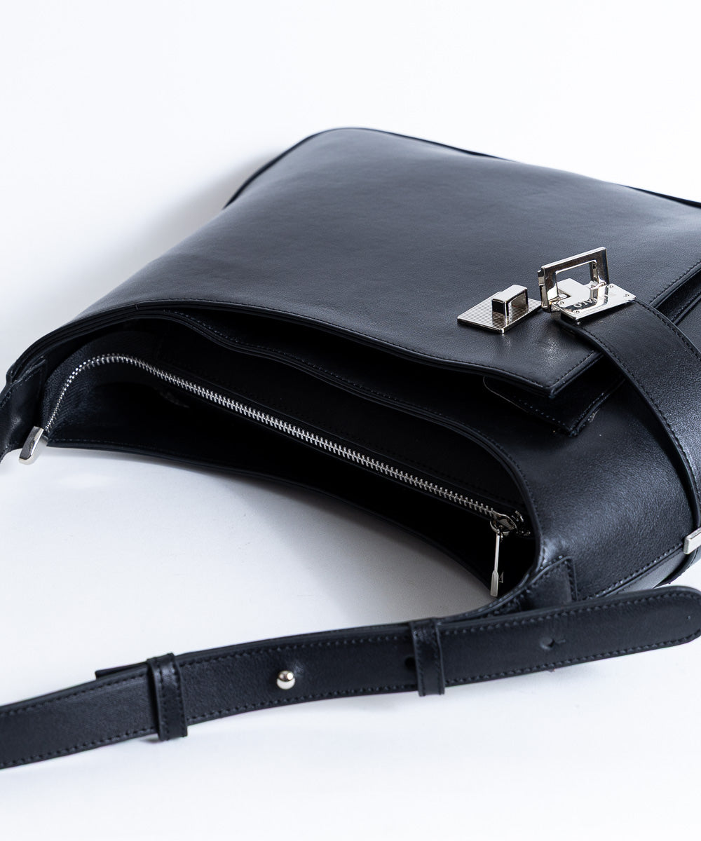 CRNA TAŠNA MINHEN / 237